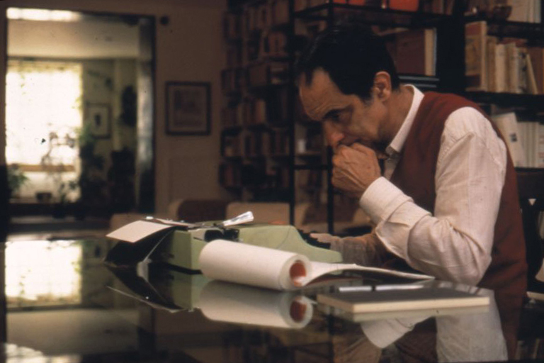 Italo Calvino nella sua casa romana